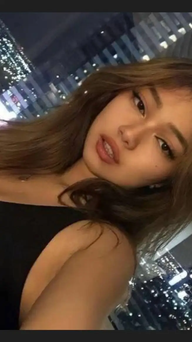 ai character:  𝒩 ᴏᴇʟʟᴇ┊Noelle background