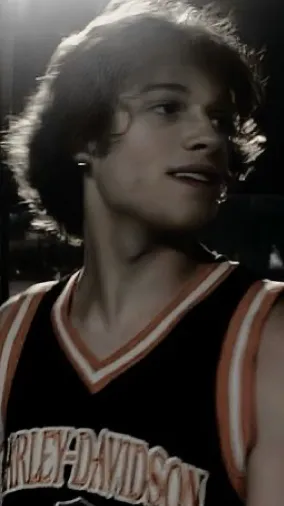 ai character: Chris Sturniolo background