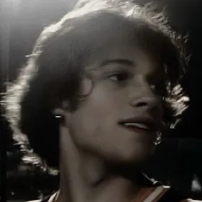 chat with ai character: Chris Sturniolo