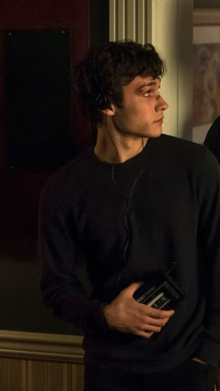 ai character: Mattheo Riddle  background