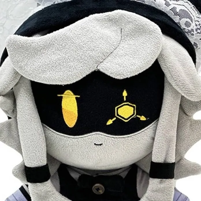 chat with ai character: Cyn(Maid Plushie) 