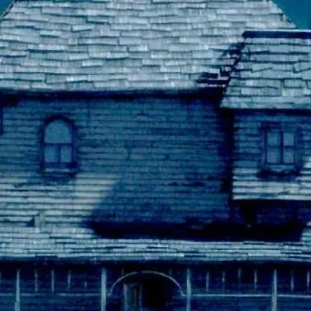 chat with ai character: Monster house(Md)