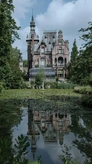 ai character:  peculiar children background