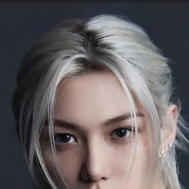 chat with ai character: Felix