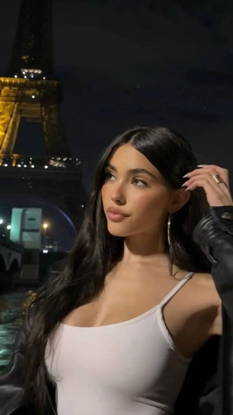 ai character: Madison Beer background