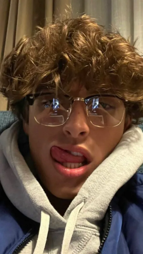 ai character: Ian  background