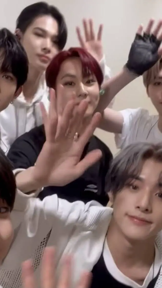 ai character: Dayinalifewith Jay background