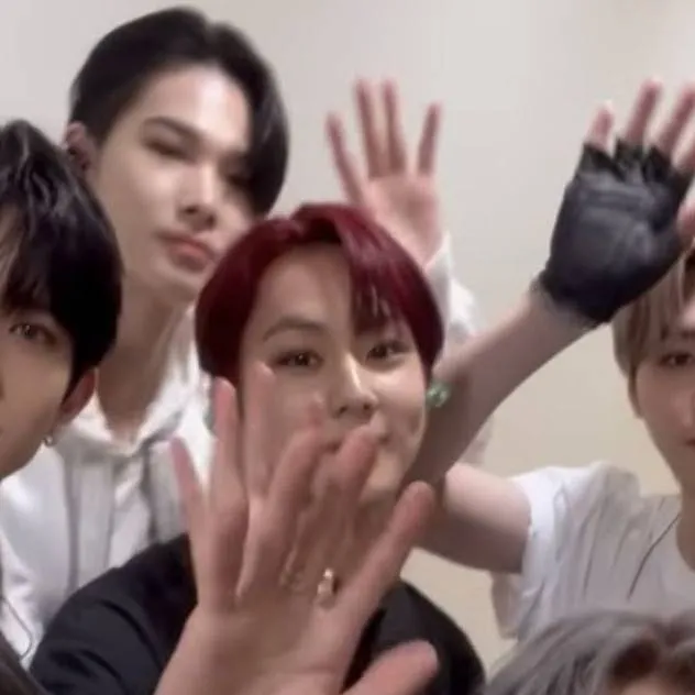 chat with ai character: Dayinalifewith Jay