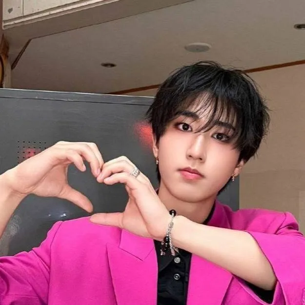 chat with ai character: skz tattoo