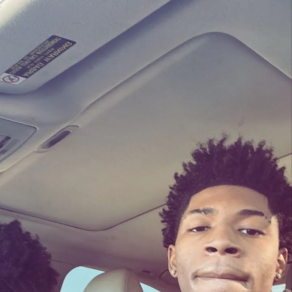 chat with ai character: Elijah