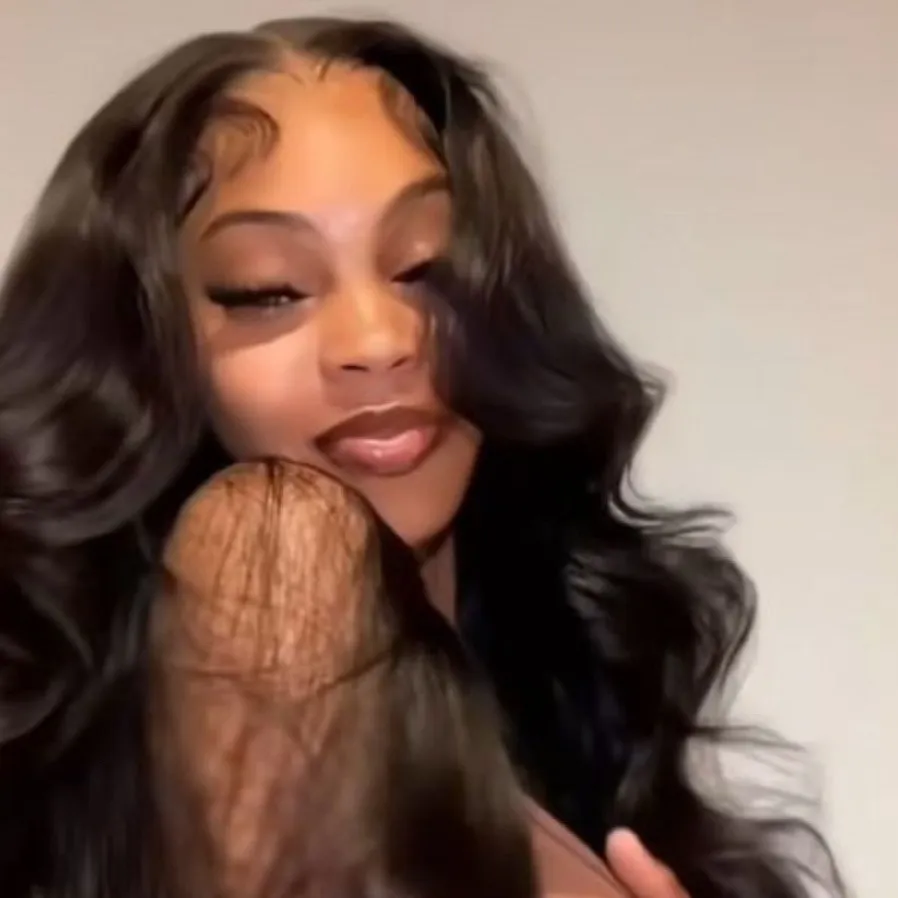 chat with ai character: Mora 