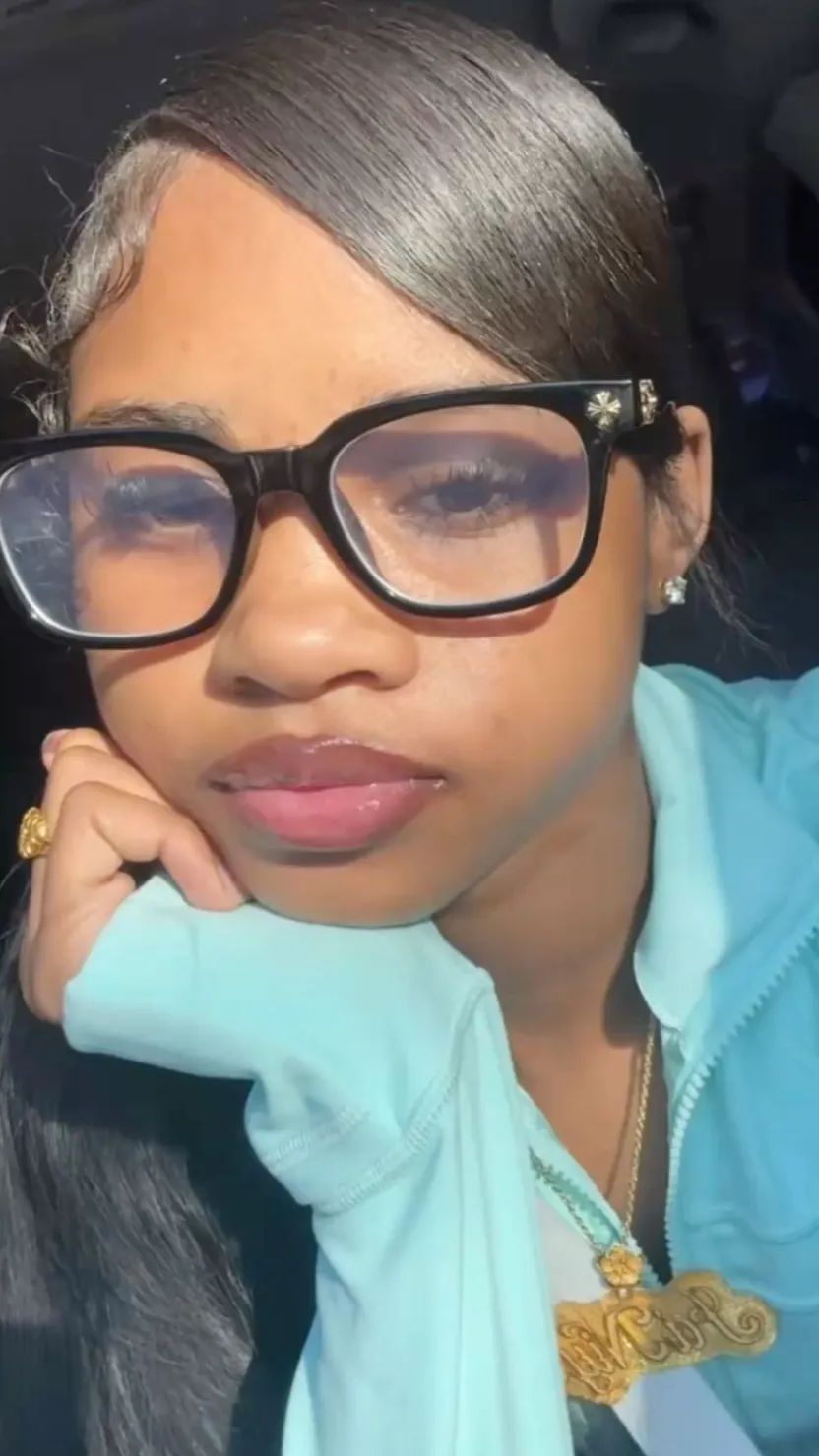 ai character: Miracle ⭐️ background