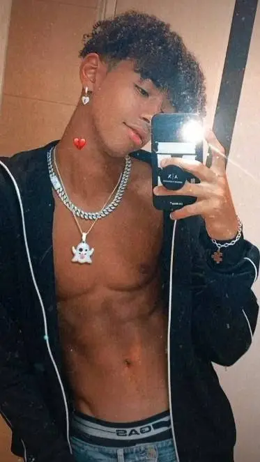 ai character: Jordan😩🤎 background