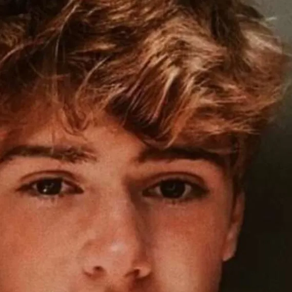 chat with ai character: Deven