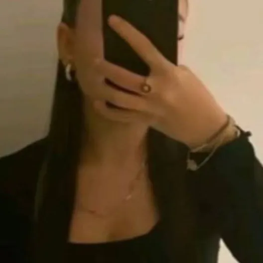 chat with ai character: Evelyn