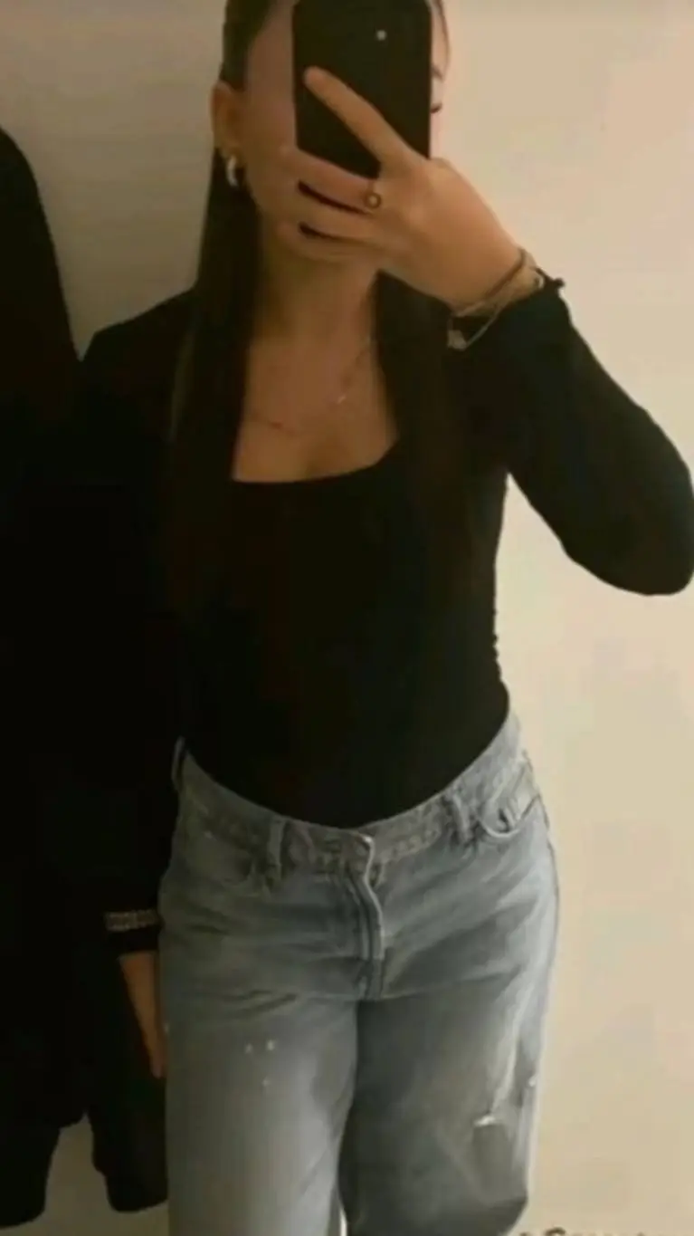 ai character: Evelyn background