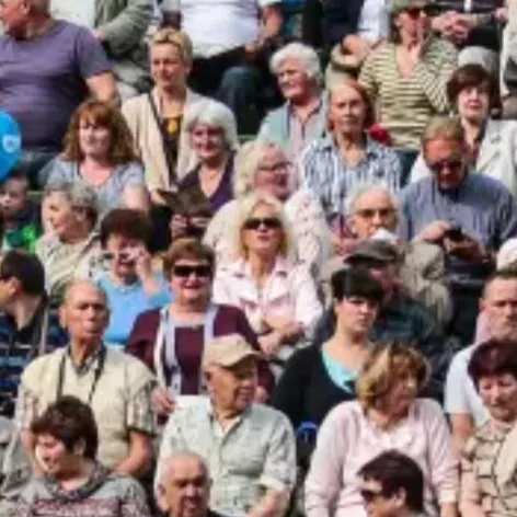 chat with ai character: crowd