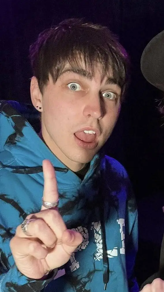 ai character: Colby Brock background