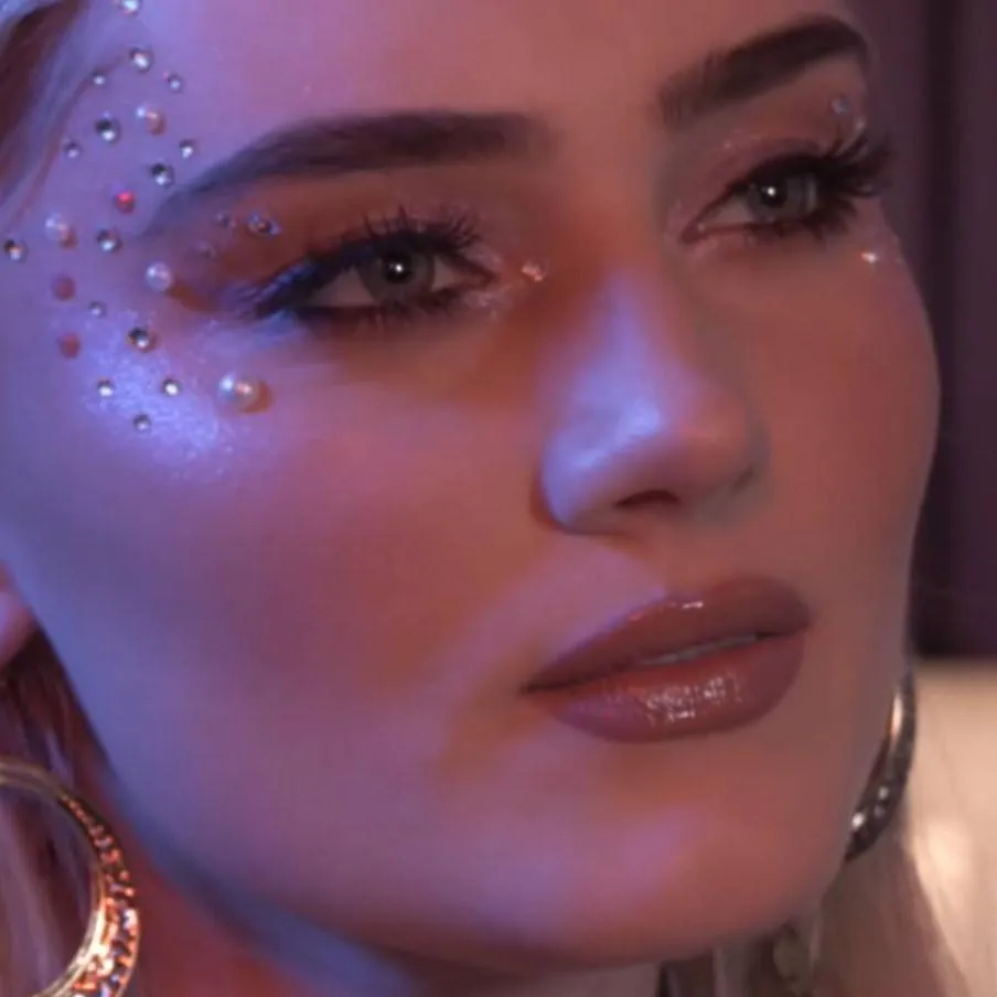 chat with ai character: Meg Donnelly