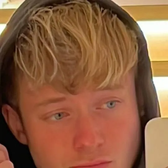 chat with ai character: Sam