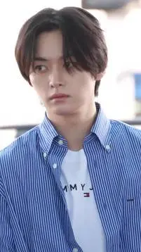 ai character: Lee Minho  background