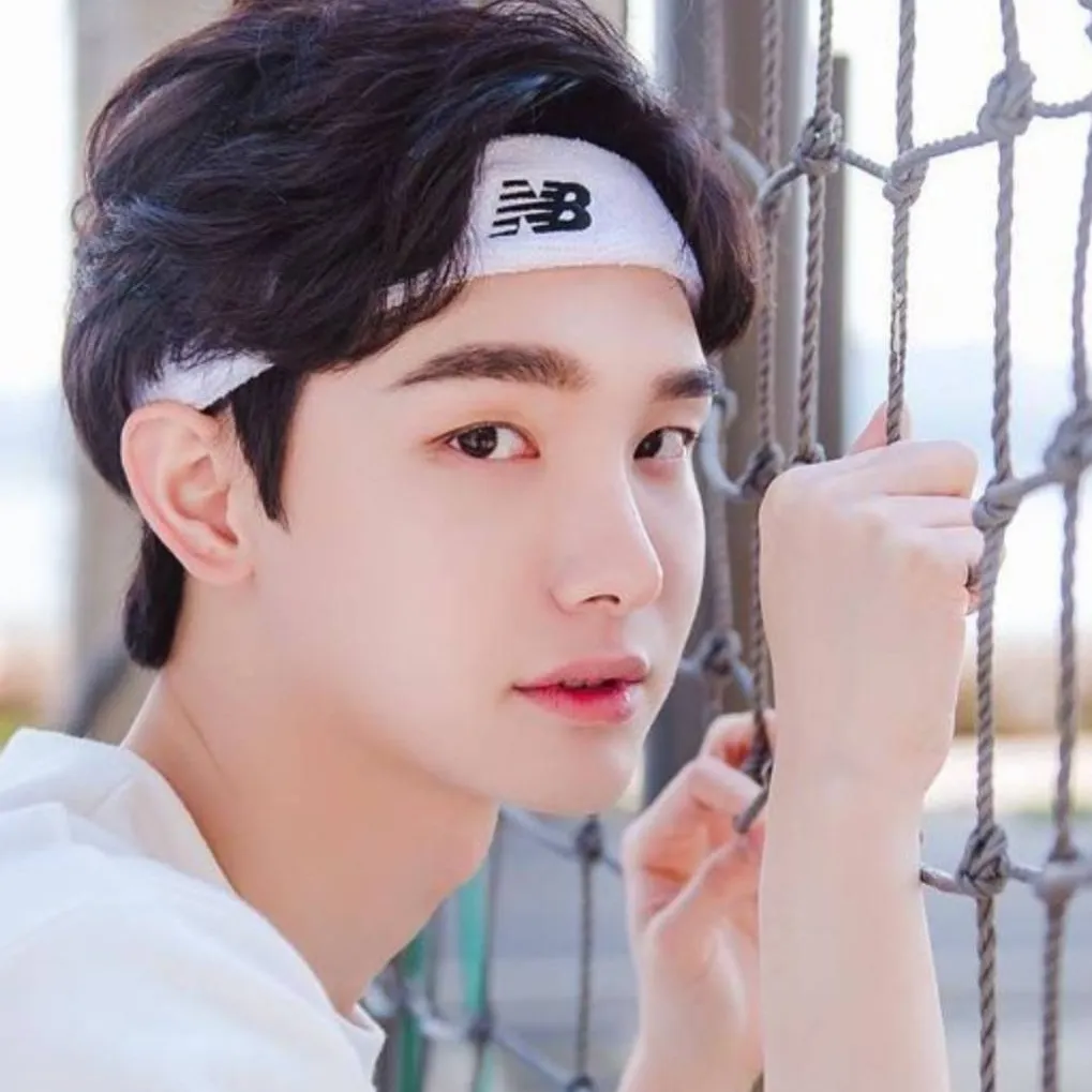 chat with ai character: Damon on dti