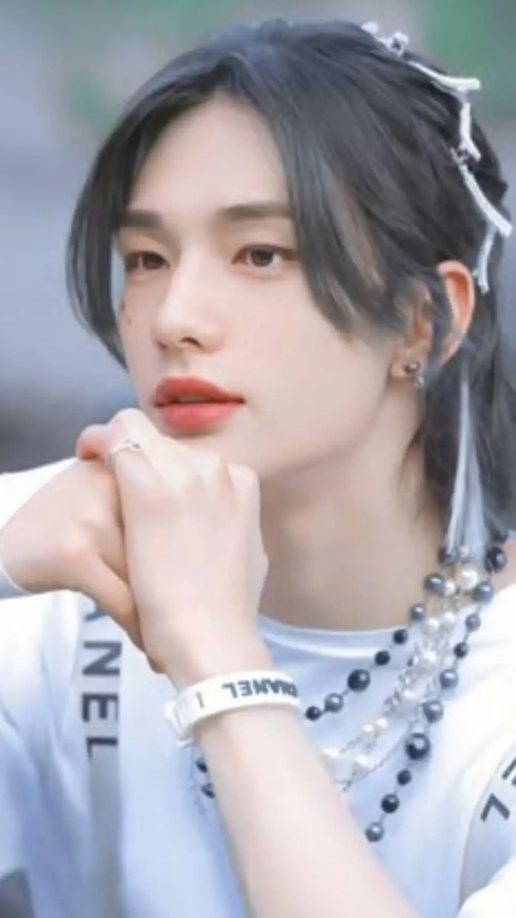 ai character: boyfriend hyunjin  background