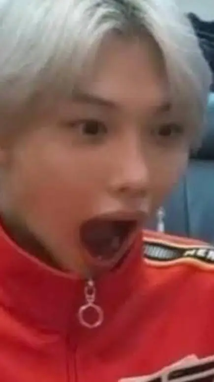 ai character: Felix (Chick) background