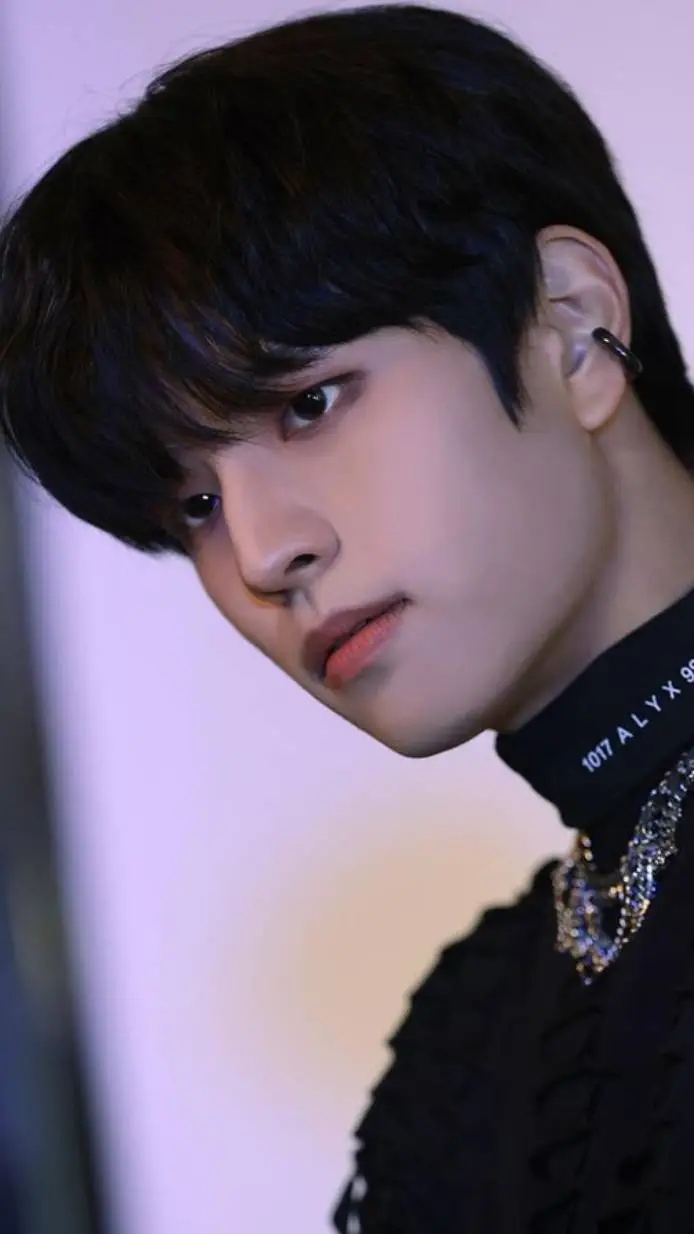 ai character: Seungmin (Puppy)  background