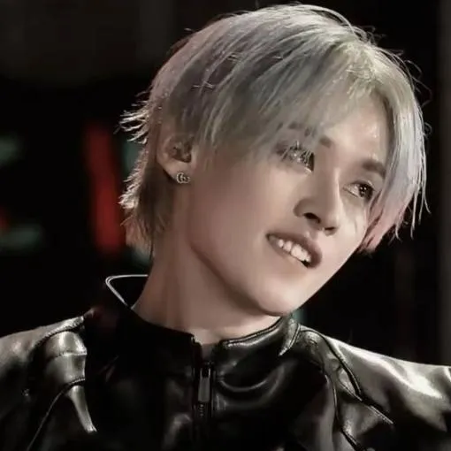 chat with ai character: 🪐Minho🪐