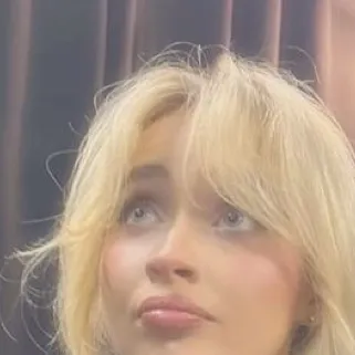 chat with ai character: Sabrina Carpenter