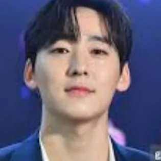 chat with ai character: kevin woo 