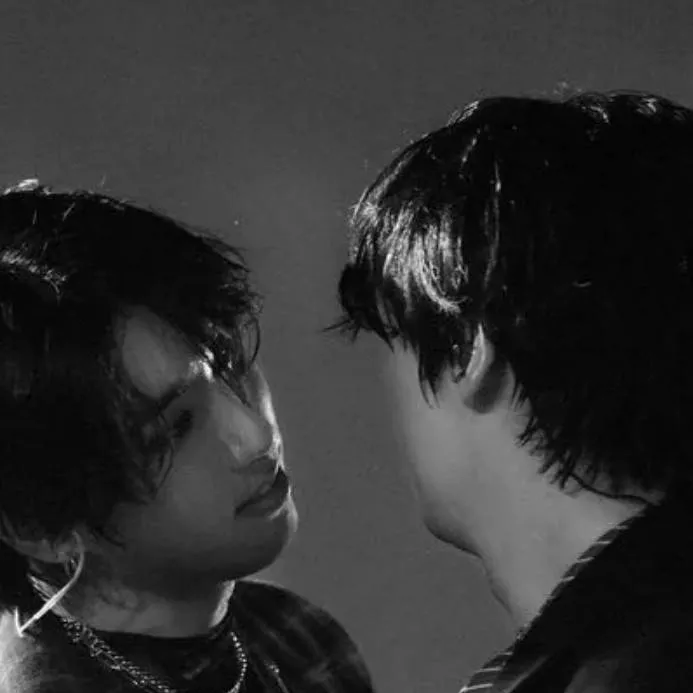 chat with ai character: Han and Lee know 