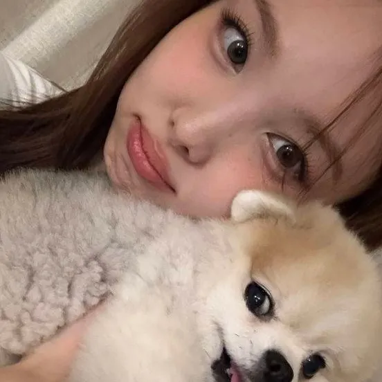 chat with ai character: Im Nayeon (TWICE)