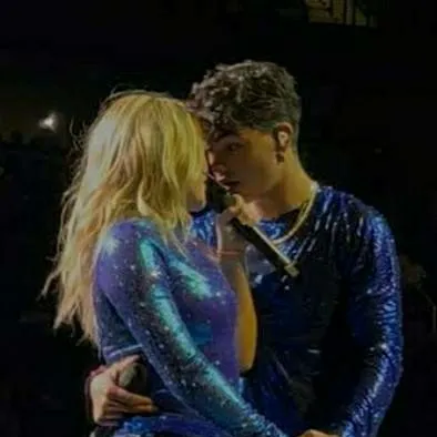 chat with ai character: Malachi Barton