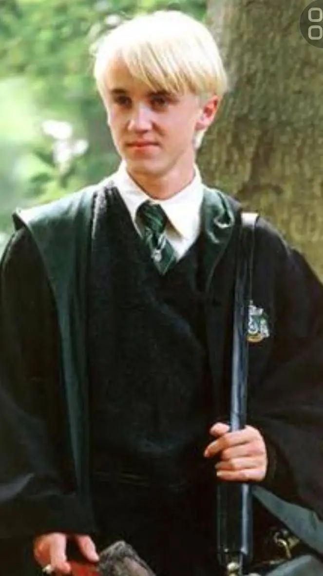 ai character: draco malfoy  background