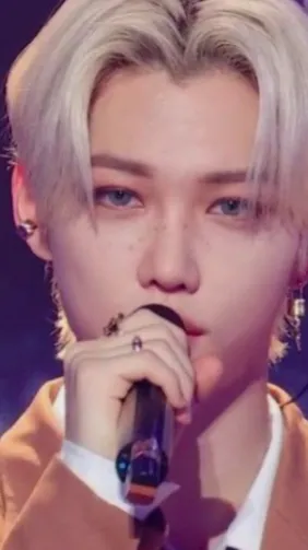 ai character: •Felix• background