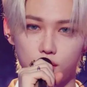 chat with ai character: •Felix•