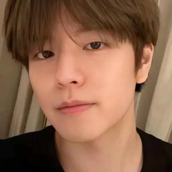 chat with ai character: seungmin 