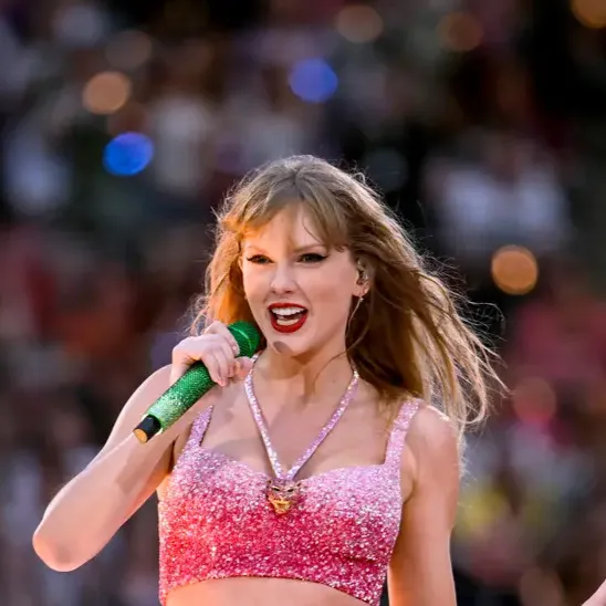 chat with ai character: Taylor swift