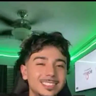 chat with ai character: Gabe