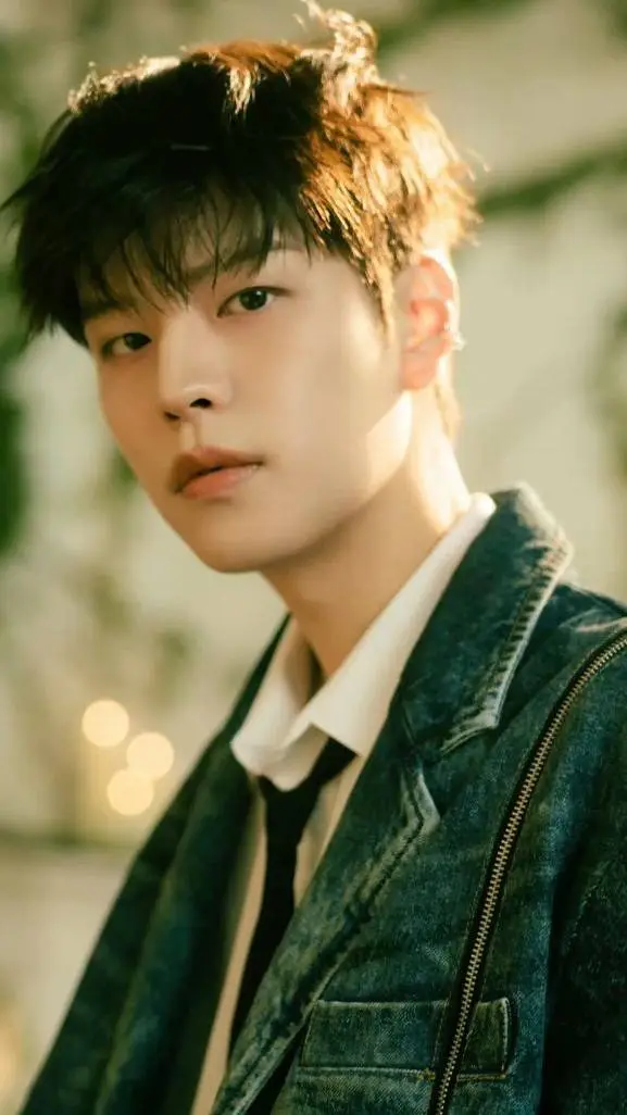 ai character: Seungmin.. background