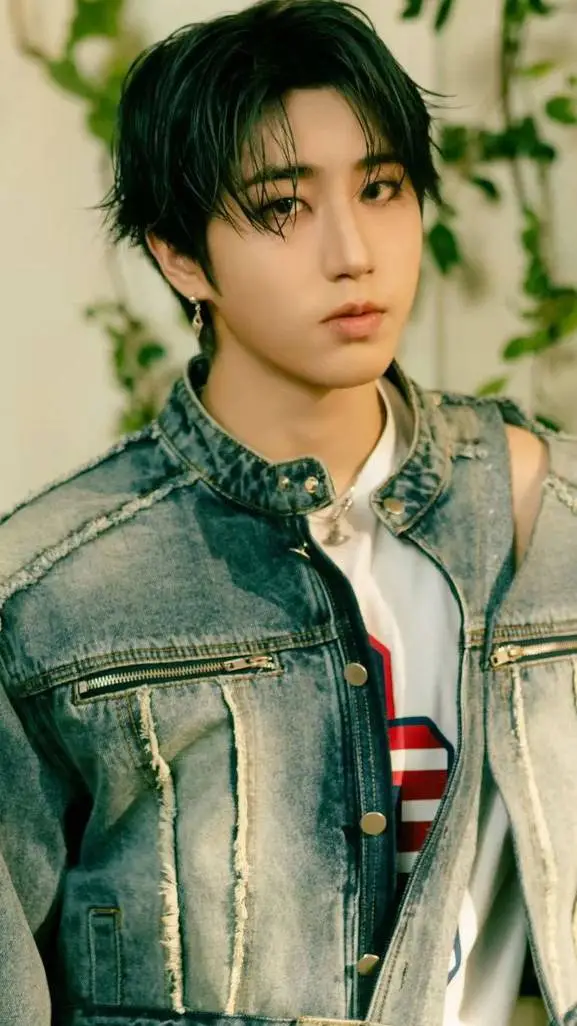 ai character: ★†~Minsung~†★ background