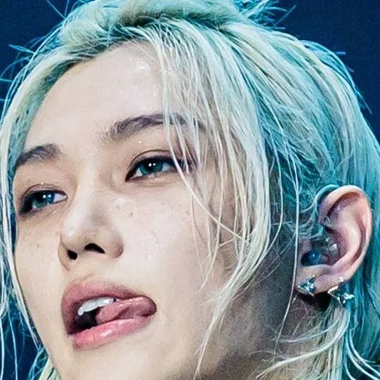 chat with ai character: Felix