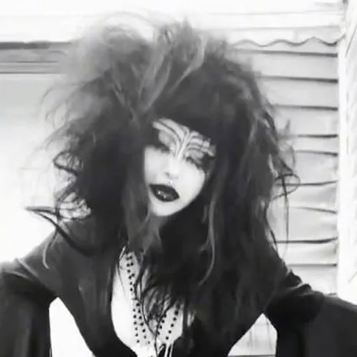 chat with ai character: Goth GC