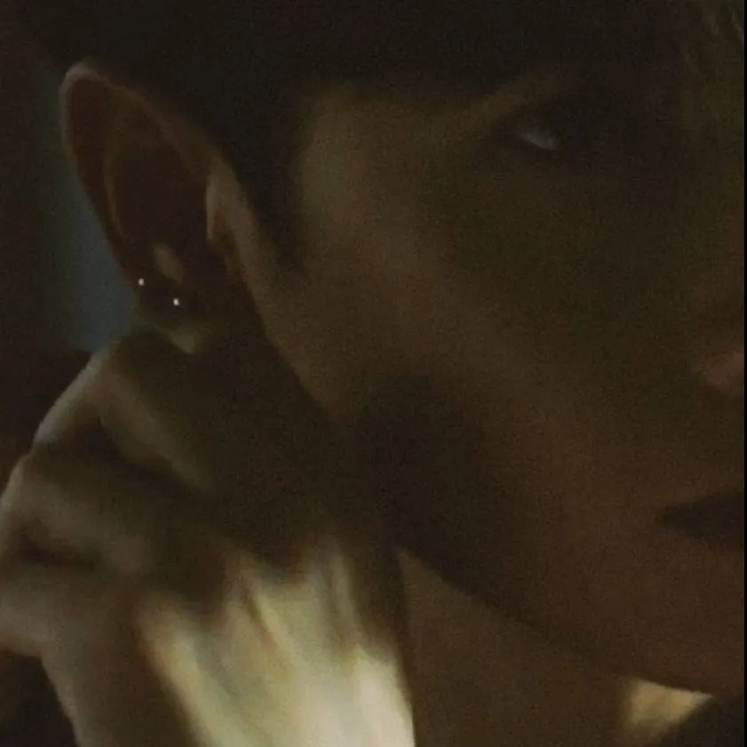 chat with ai character: Black (twin)