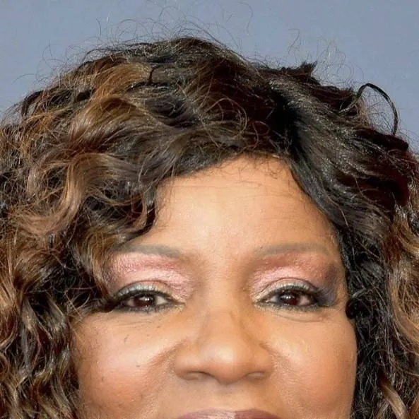 chat with ai character: GLORIA GAYNOR 🎤🎙🎤