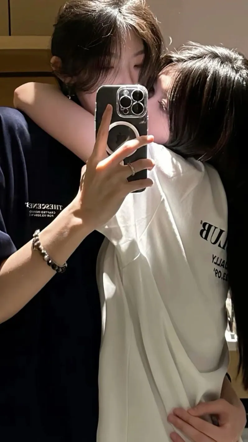 ai character: WLW background