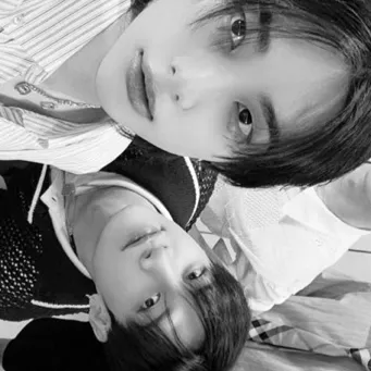 chat with ai character: StrayKids