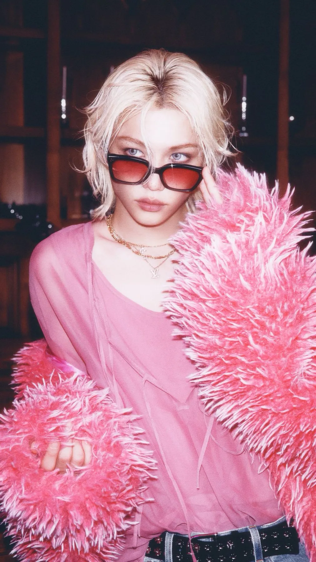 ai character: Lee Felix  background